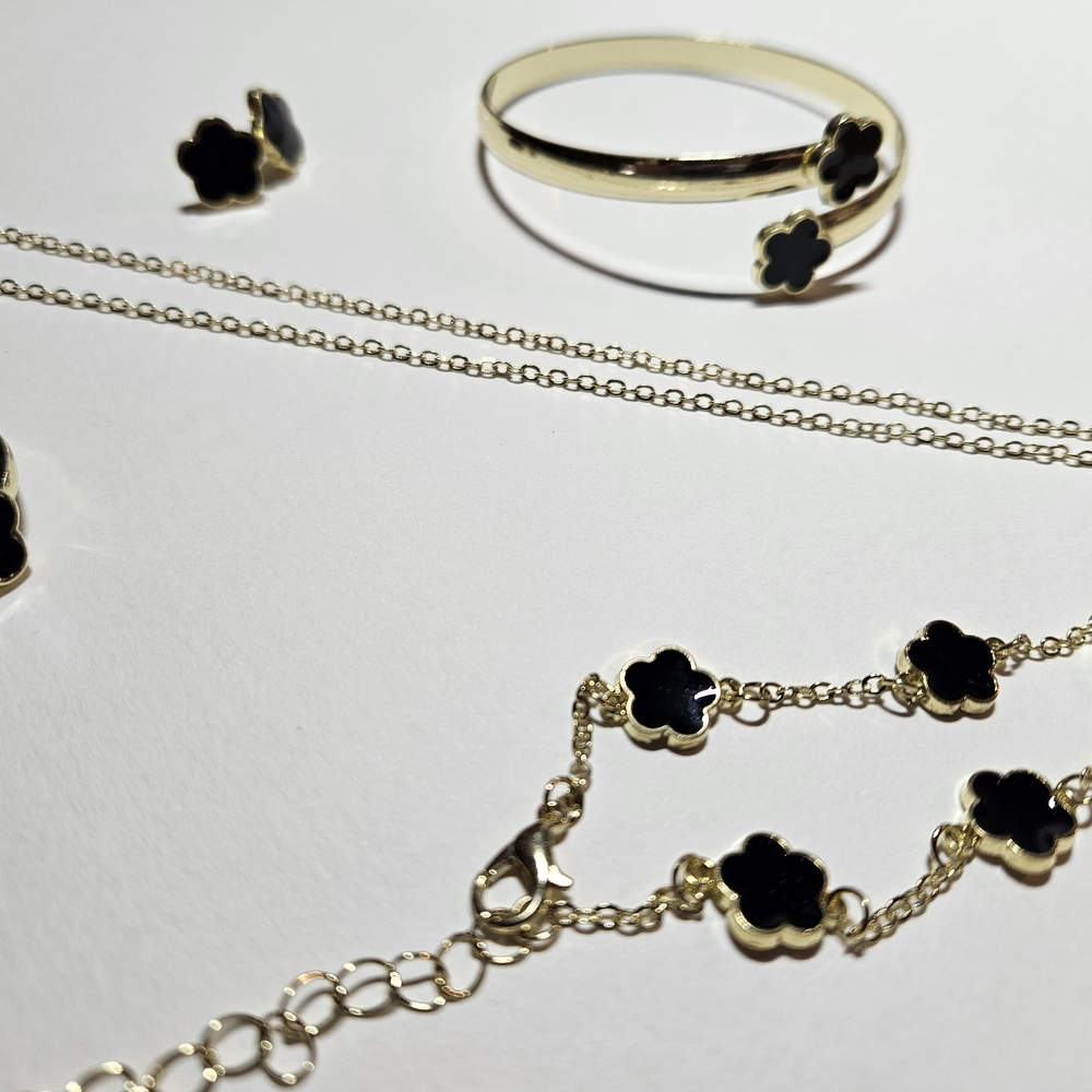 Elegant Black and Gold Floral Jewelry Set